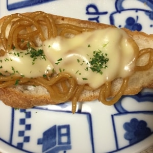 マヨチーズ焼きそばパン